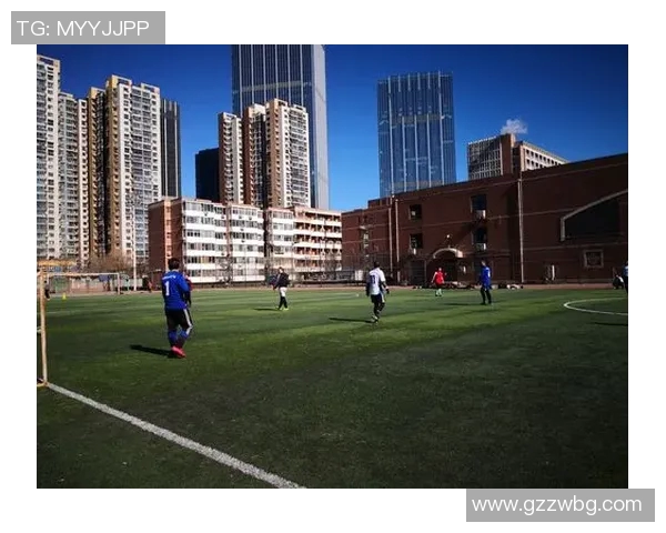 足球明星与好友聚会意外爆杆引发热议现场气氛瞬间升温 足球明星与好友聚会意外爆杆引发热议现场气氛瞬间升温