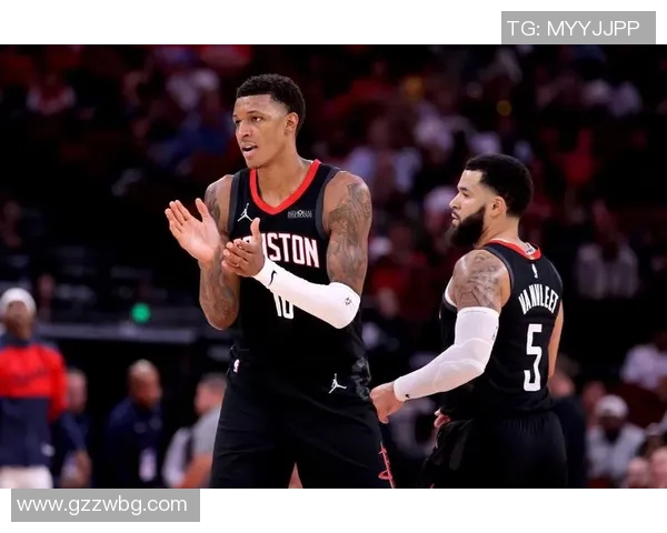 火箭队与独行侠的激烈对决谁能在NBA赛场上笑到最后 火箭队与独行侠的激烈对决谁能在NBA赛场上笑到最后